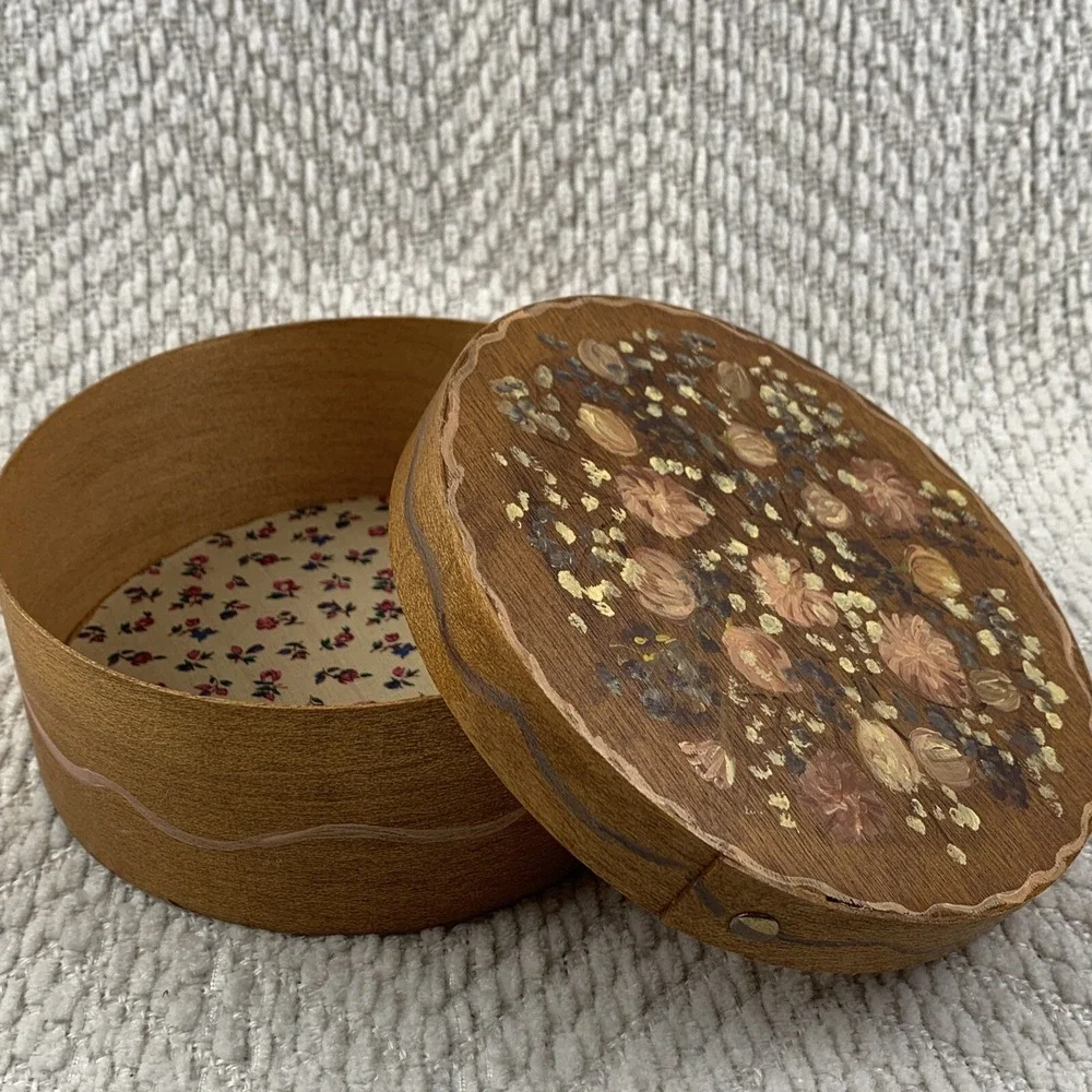 Vintage Shaker Hand Painted Floral‎ Lined Round Wooden Trinket Pantry Box Signed